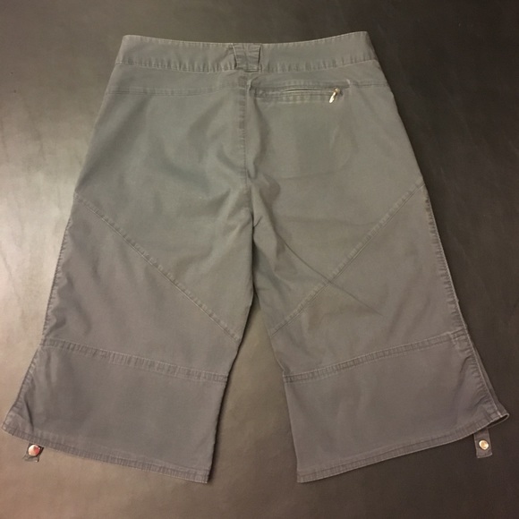 DANSKIN NOW Ladies Small Bermuda Shorts Snap Up - Picture 9 of 9